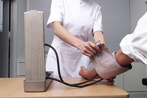 自然な見た目と快適さを追求！医療かつらの選び方と注意点